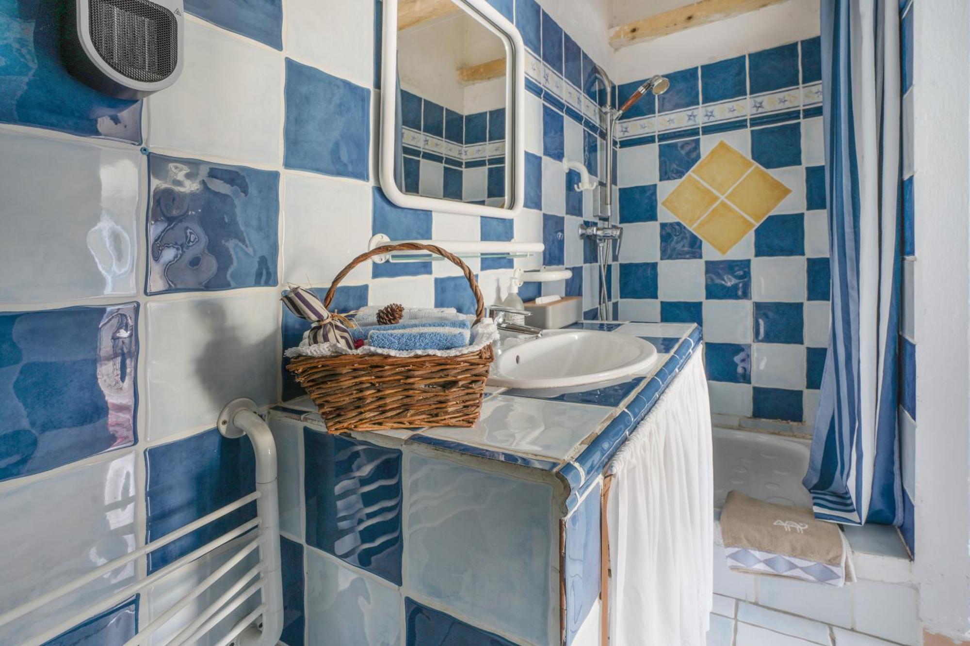 Clos des hérissons, chambre bleuet, piscine, jardin Lauris Exterior foto
