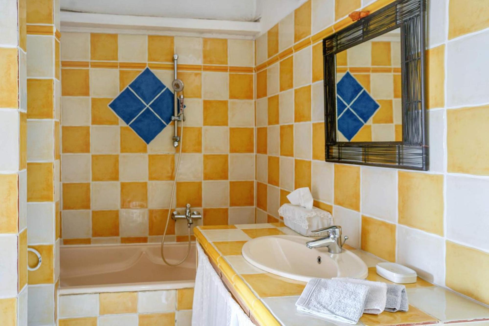 Clos des hérissons, chambre bleuet, piscine, jardin Lauris Exterior foto