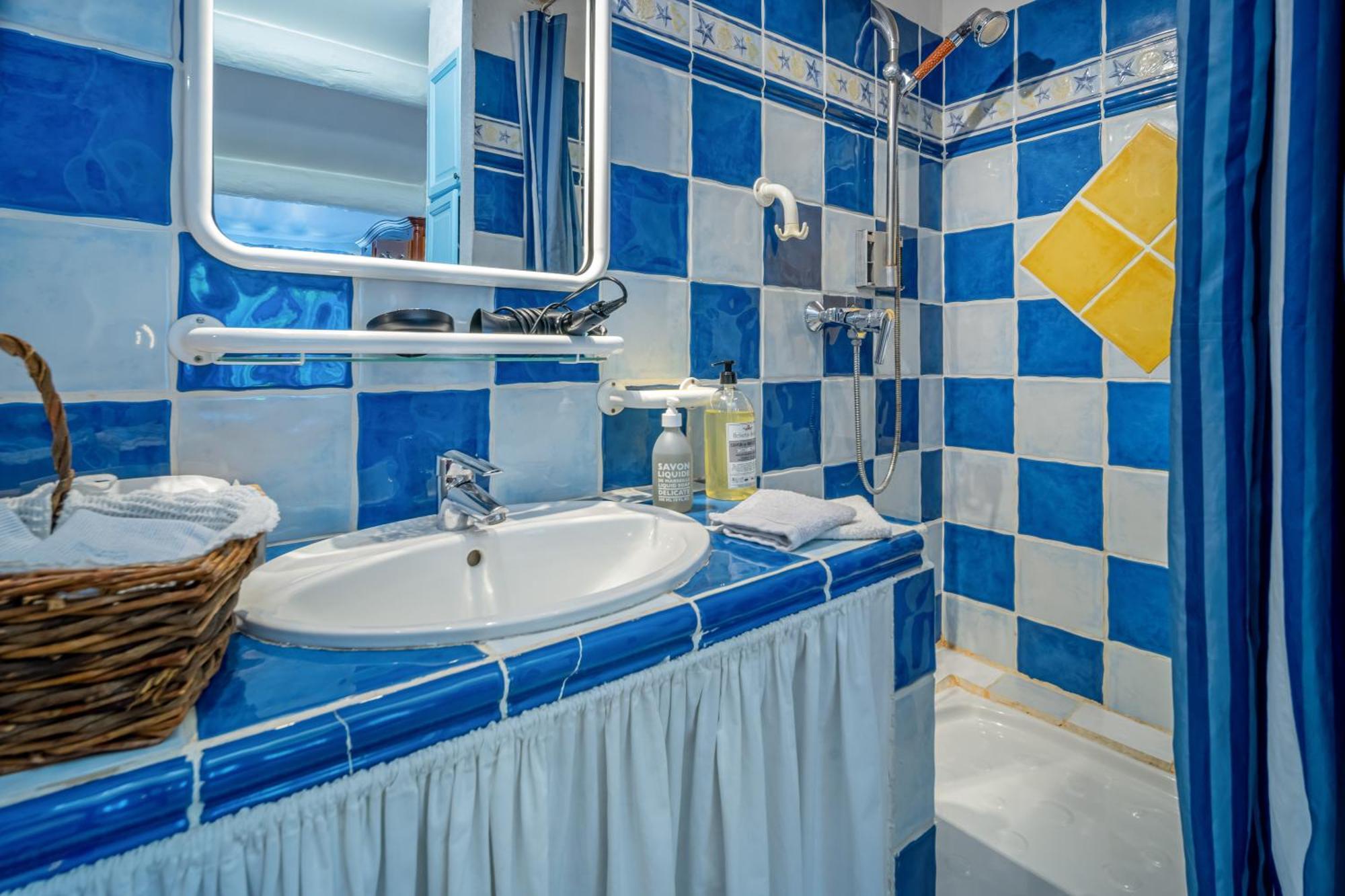 Clos des hérissons, chambre bleuet, piscine, jardin Lauris Exterior foto